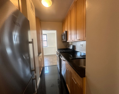 435 East 79th Street - Photo Thumbnail 3