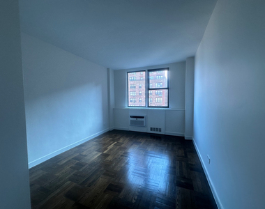 435 East 79th Street - Photo Thumbnail 7