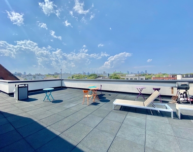 312 Devoe Street - Photo Thumbnail 5