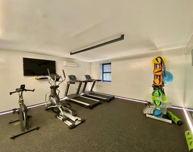312 Devoe Street - Photo Thumbnail 7
