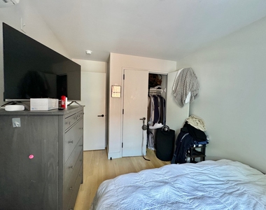 312 Devoe Street - Photo Thumbnail 4