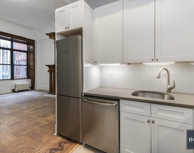 14 West 69th Street - Photo Thumbnail 4