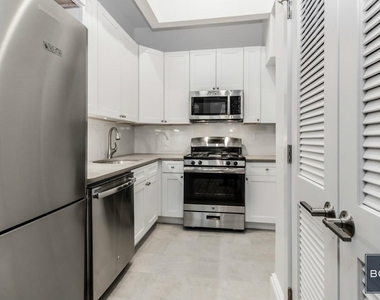 14 West 69th Street - Photo Thumbnail 2