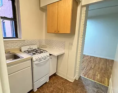 226 East 29th Street - Photo Thumbnail 3