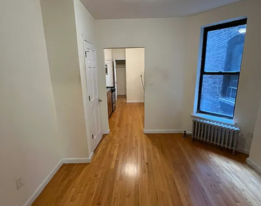 East 83rd Street - Photo Thumbnail 4