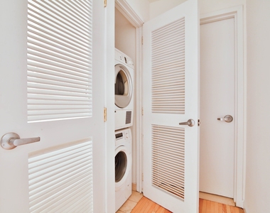135 William Street - Photo Thumbnail 13