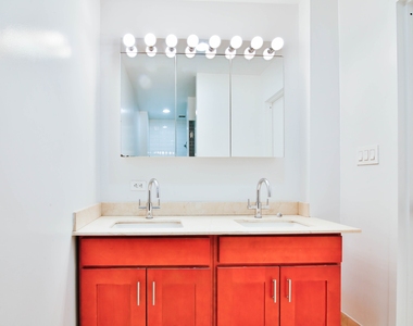 135 William Street - Photo Thumbnail 12