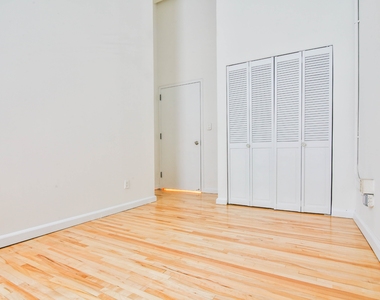 135 William Street - Photo Thumbnail 4