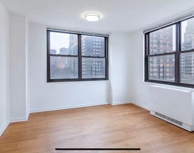 East 27th Street - Photo Thumbnail 5