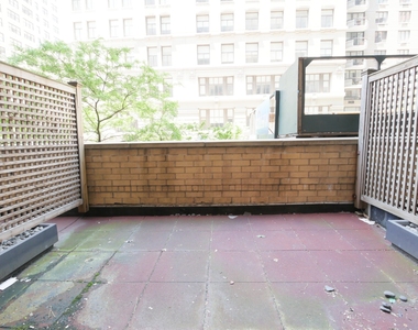 77 5th Avenue - Photo Thumbnail 3