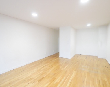 77 5th Avenue - Photo Thumbnail 2