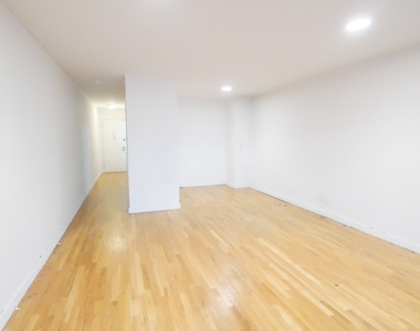77 5th Avenue - Photo Thumbnail 1