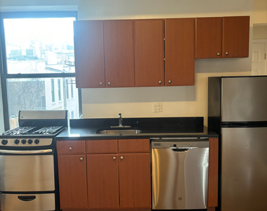 207 West 11th Street - Photo Thumbnail 5