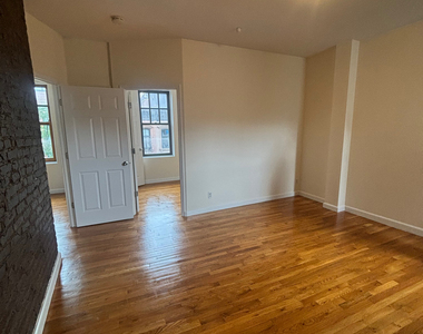 207 West 11th Street - Photo Thumbnail 0