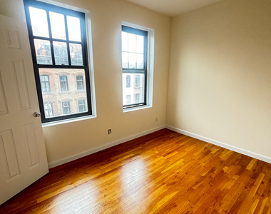 207 West 11th Street - Photo Thumbnail 2