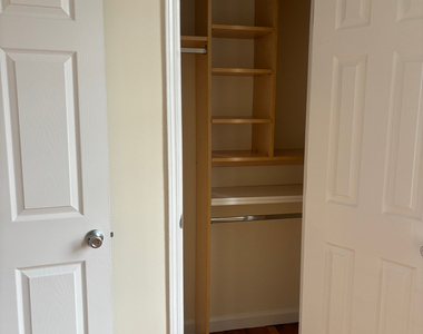 207 West 11th Street - Photo Thumbnail 9