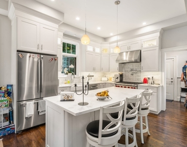 112-114 Carlisle Street - Photo Thumbnail 4