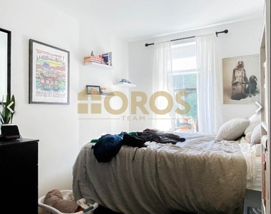 539 East 6th Street - Photo Thumbnail 4