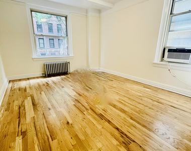25 East 10th Street - Photo Thumbnail 3