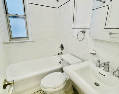 25 East 10th Street - Photo Thumbnail 5