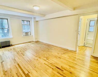 25 East 10th Street - Photo Thumbnail 1