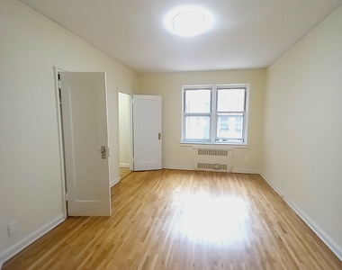 915 East 17th Street - Photo Thumbnail 4