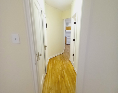 915 East 17th Street - Photo Thumbnail 3