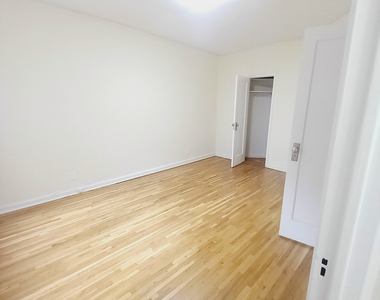 915 East 17th Street - Photo Thumbnail 5
