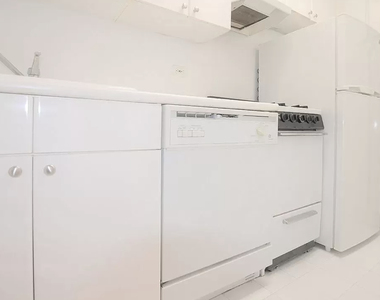 330 East 46th Street - Photo Thumbnail 2