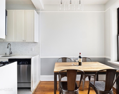 124 W 93rd St - Photo Thumbnail 3