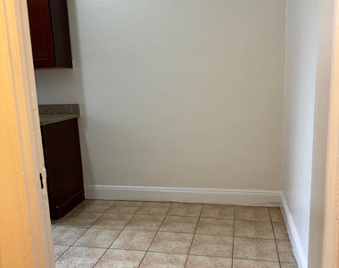 21-6 33rd Street - Photo Thumbnail 10