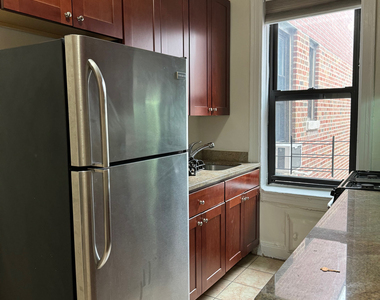 21-6 33rd Street - Photo Thumbnail 2