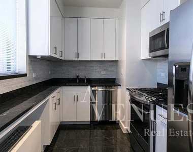 East 81st Street - Photo Thumbnail 2