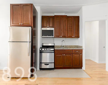 38-05 Crescent Street - Photo Thumbnail 2