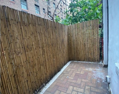 East 50th Street - Photo Thumbnail 3