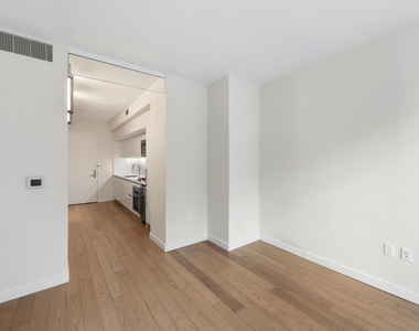 505 W 43rd St - Photo Thumbnail 3