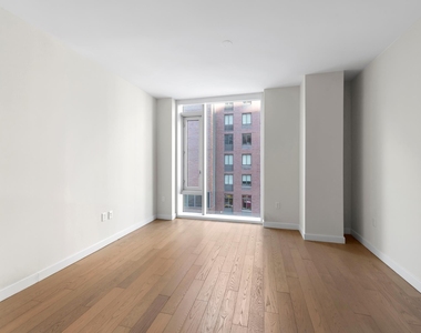 505 W 43rd St - Photo Thumbnail 2