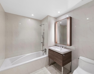 505 W 43rd St - Photo Thumbnail 4