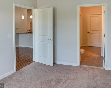 401 Race St - Photo Thumbnail 15