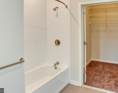 401 Race St - Photo Thumbnail 5
