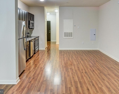 401 Race St - Photo Thumbnail 8