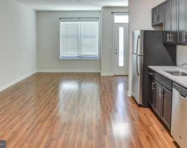 401 Race St - Photo Thumbnail 9