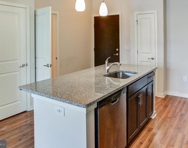 401 Race St - Photo Thumbnail 20