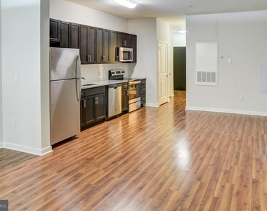 401 Race St - Photo Thumbnail 7