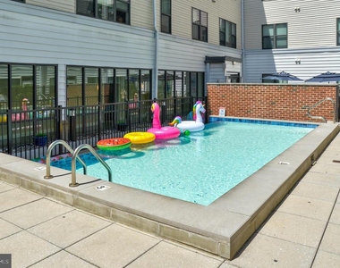 401 Race St - Photo Thumbnail 30