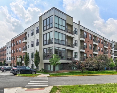 401 Race St - Photo Thumbnail 0