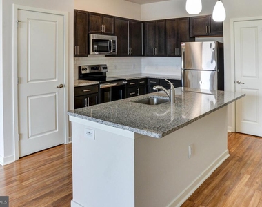 401 Race St - Photo Thumbnail 1