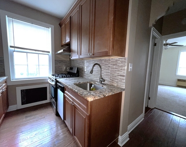 98-15 Ascan Ave - Photo Thumbnail 4