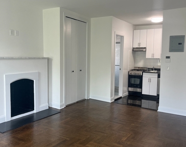 61 West 8th Street - Photo Thumbnail 3