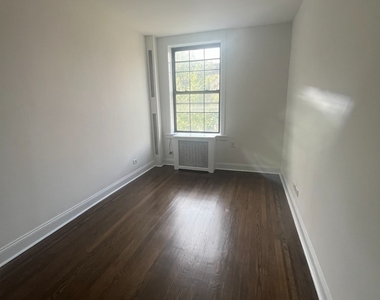 61 West 8th Street - Photo Thumbnail 7